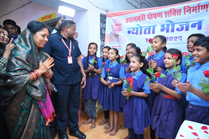 Smt. Kaushalya Sai celebrates birthday with heartwarming 'Nyota Bhoj' for school children