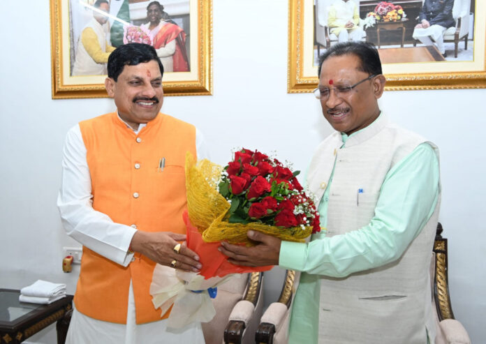 Madhya Pradesh Chief Minister Dr Yadav pays courtesy visit to Chief Minister Shri Sai