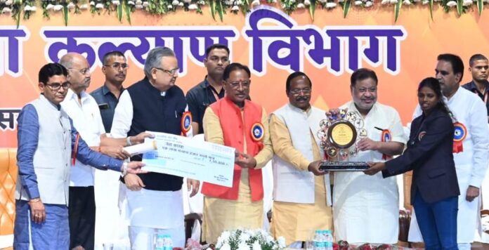 Rajya Khel Alankaran Samaroh 2024 : Chief Minister Shri Vishnu Deo Sai honours 544 talented players from various sports disciplines